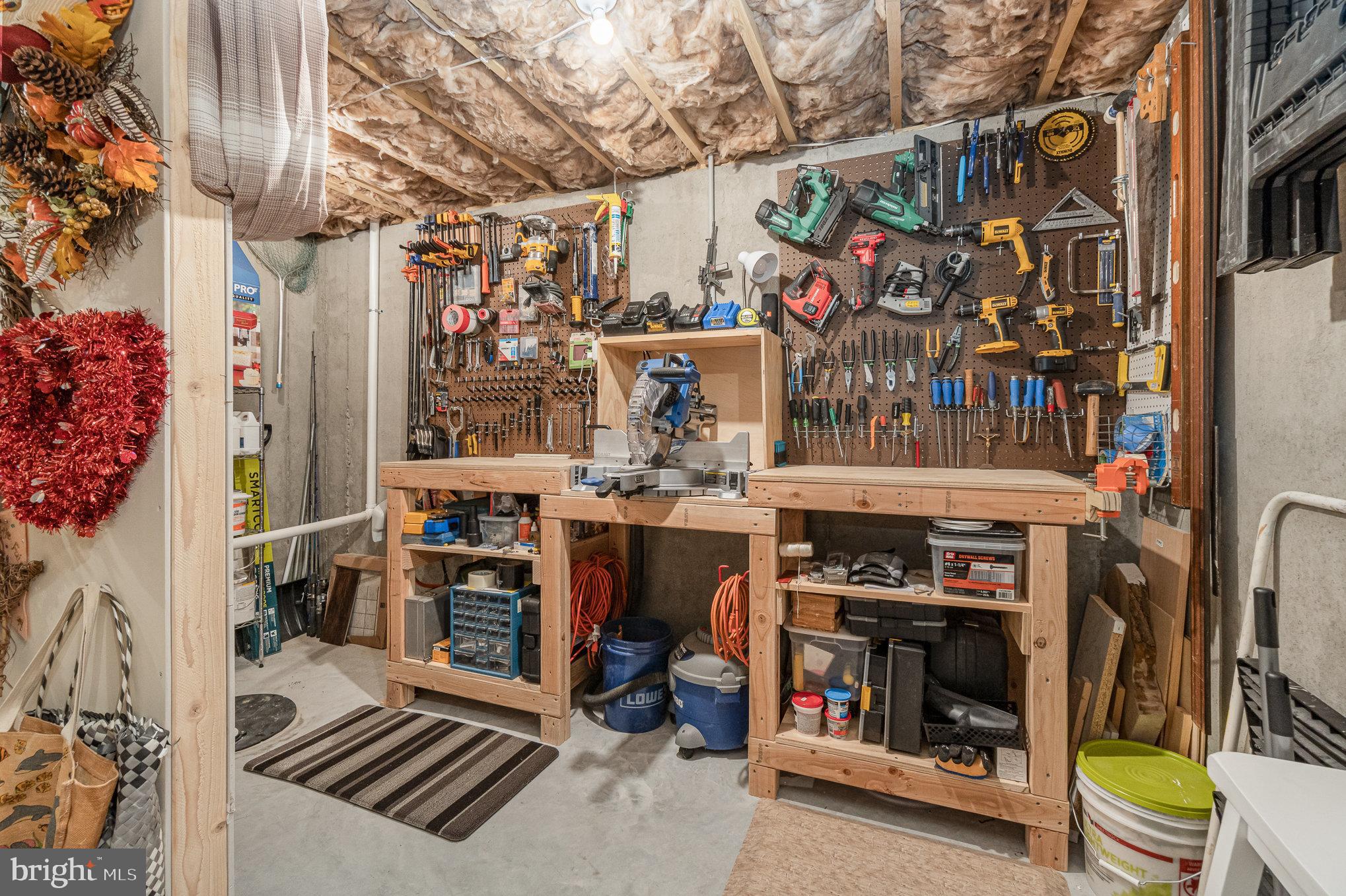 6942 Brei Cir