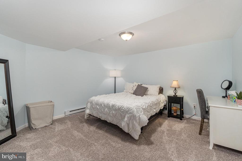 6942 Brei Cir