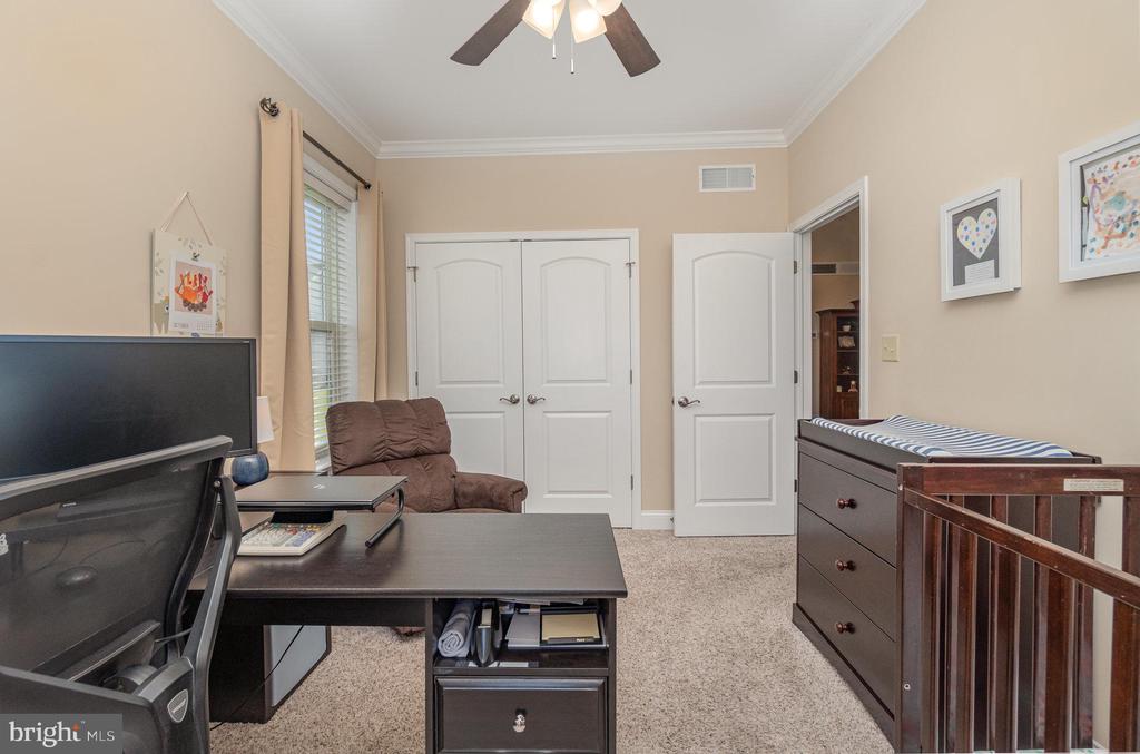 6942 Brei Cir