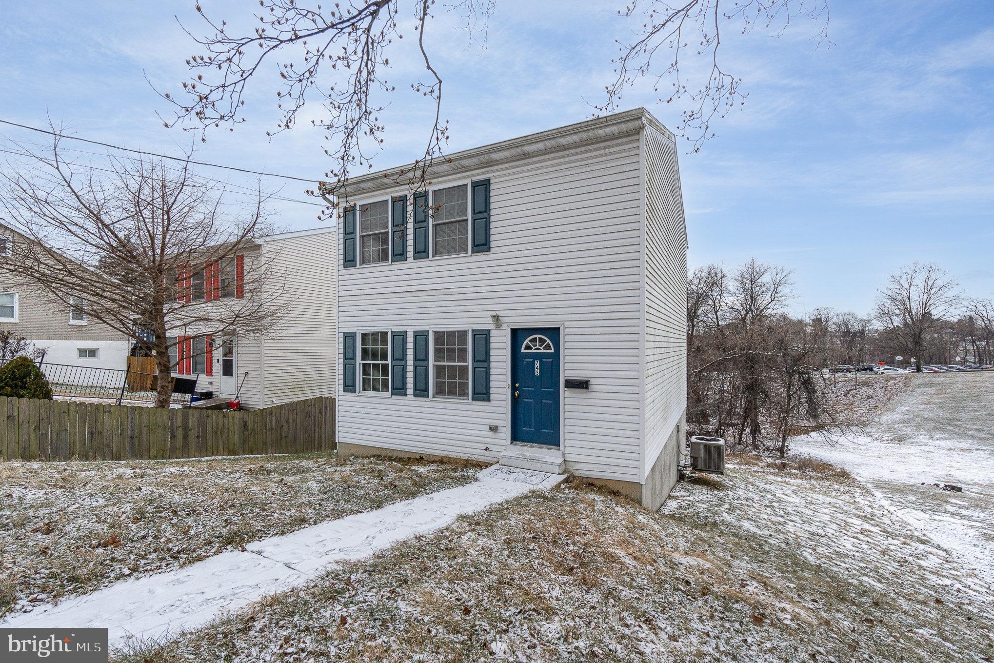 743 Monroe St