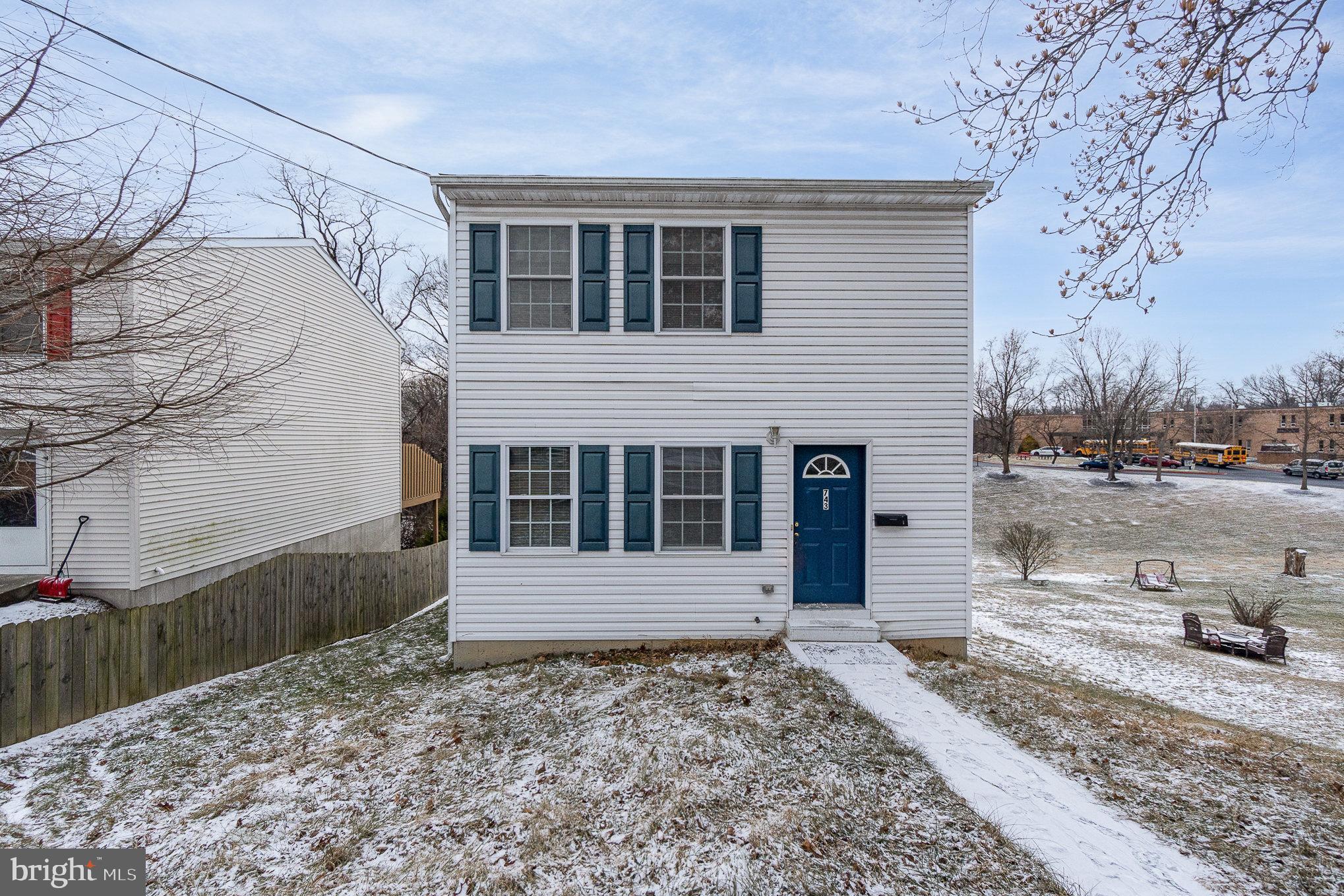 743 Monroe St