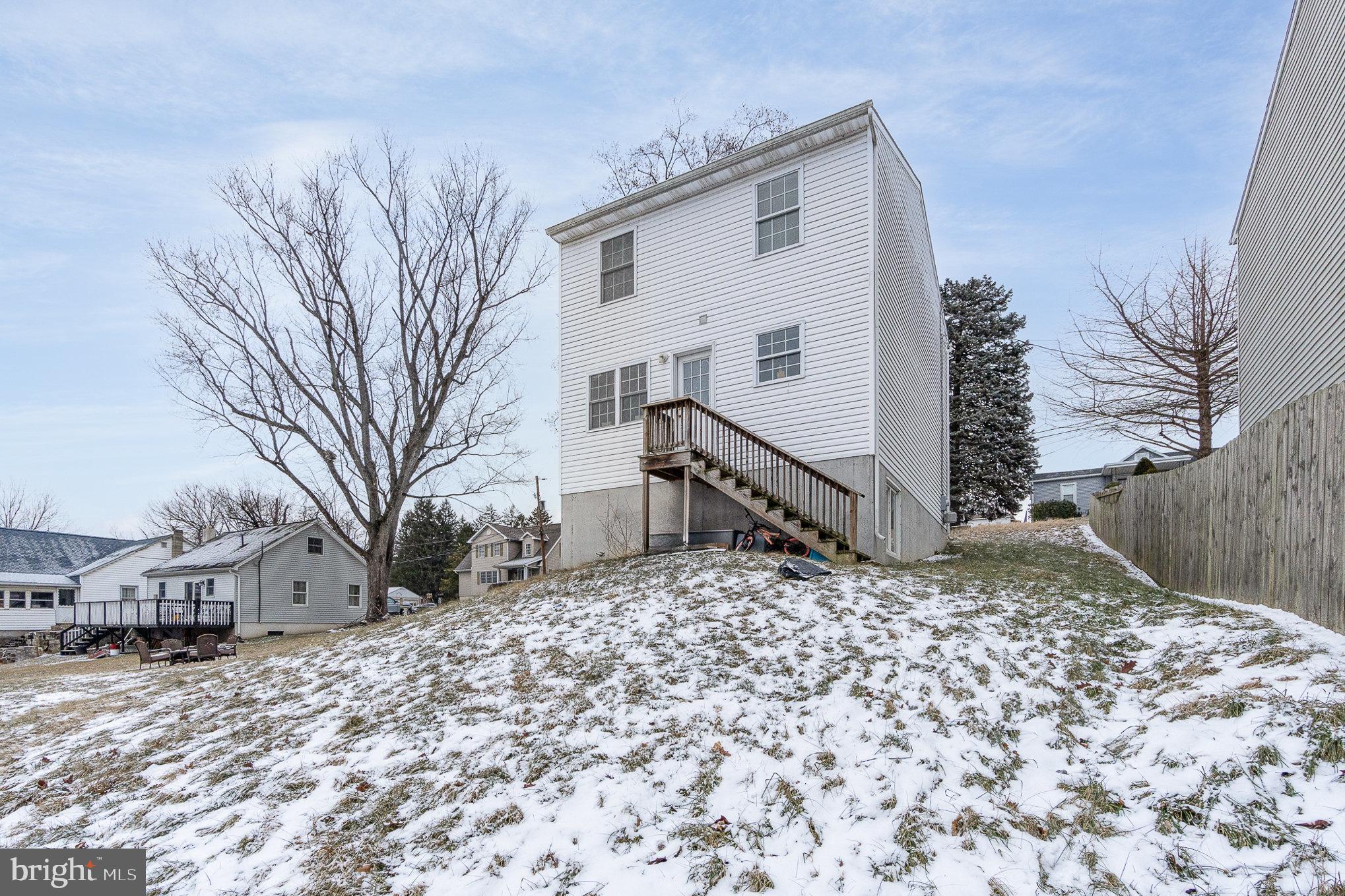 743 Monroe St