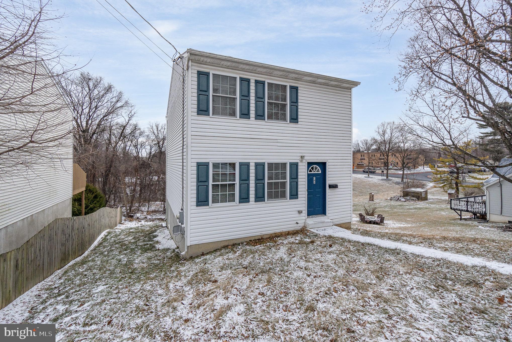 743 Monroe St