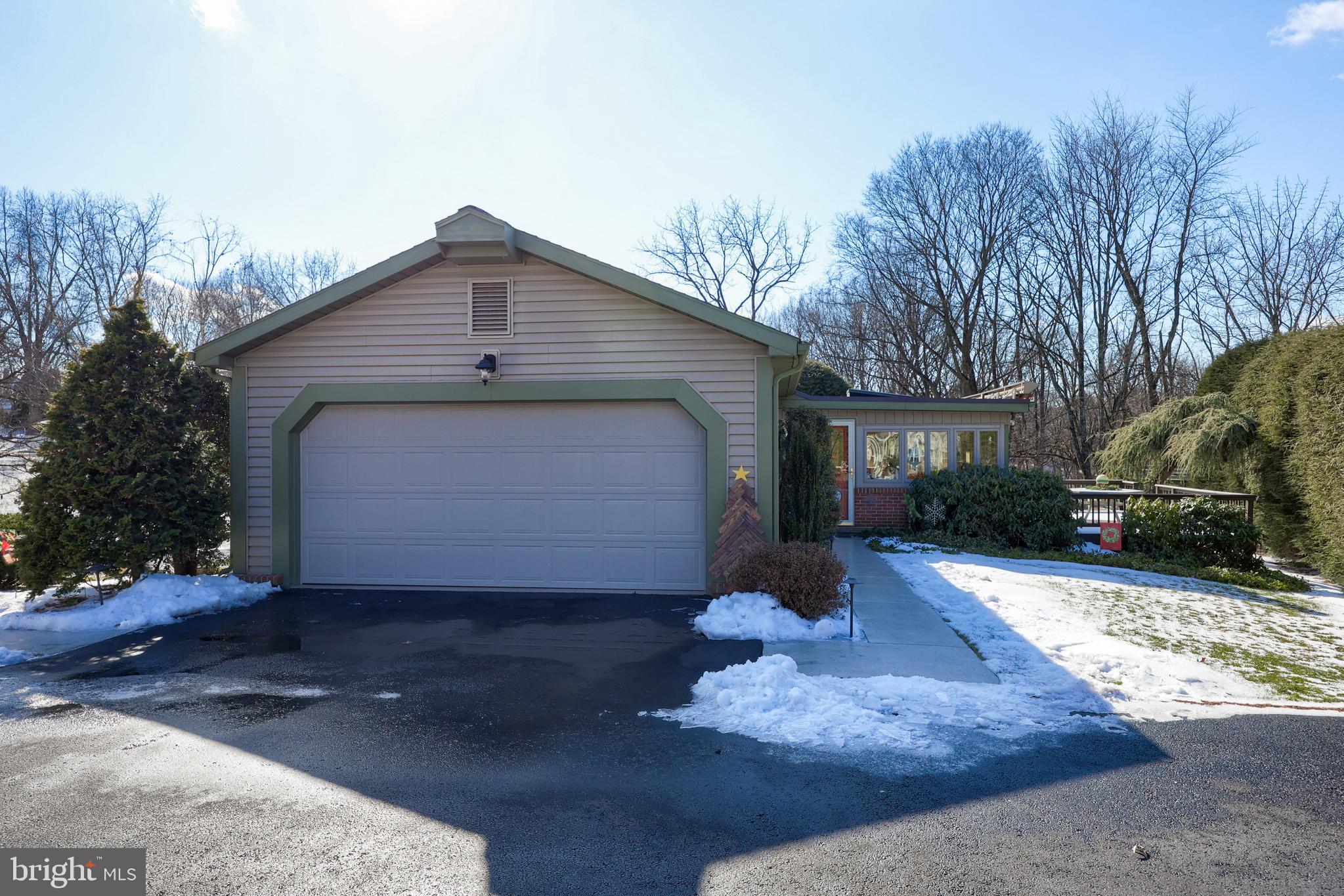 1 Mayapple Dr