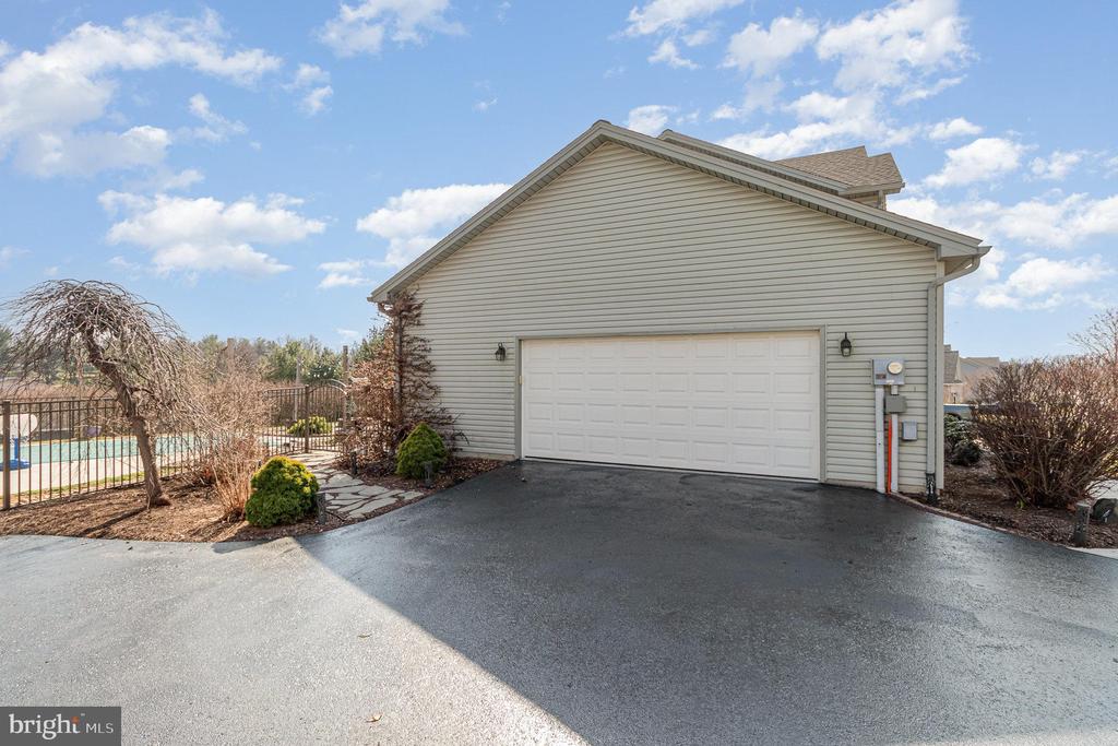 7273 Olde Mill Rd