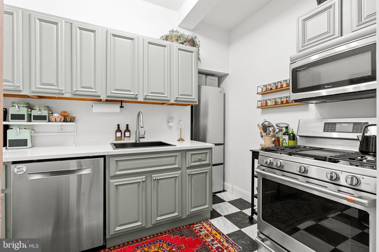 1525 N Front St #506