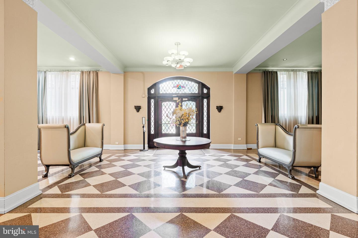 1525 N Front St #506