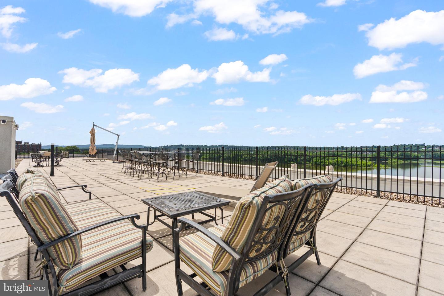 1525 N Front St #506