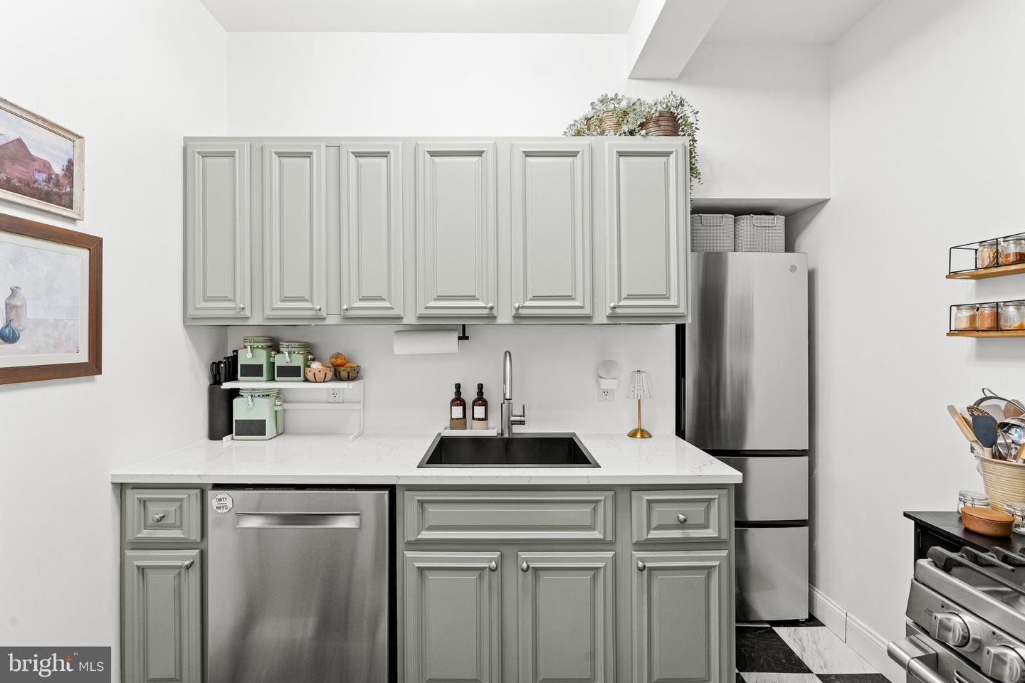 1525 N Front St #506