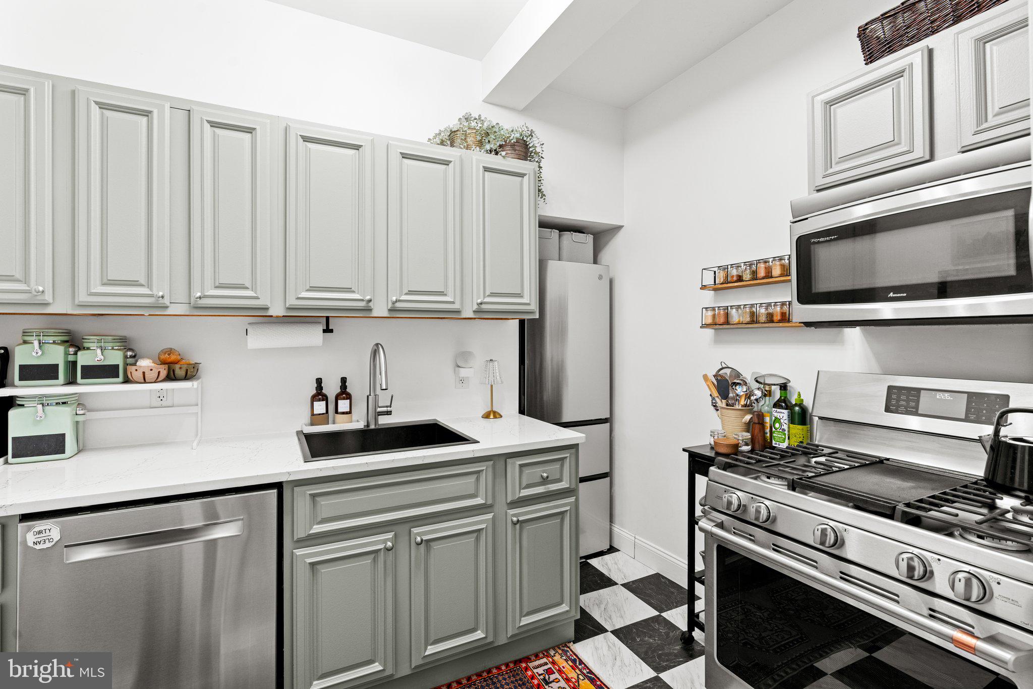 1525 N Front St #506