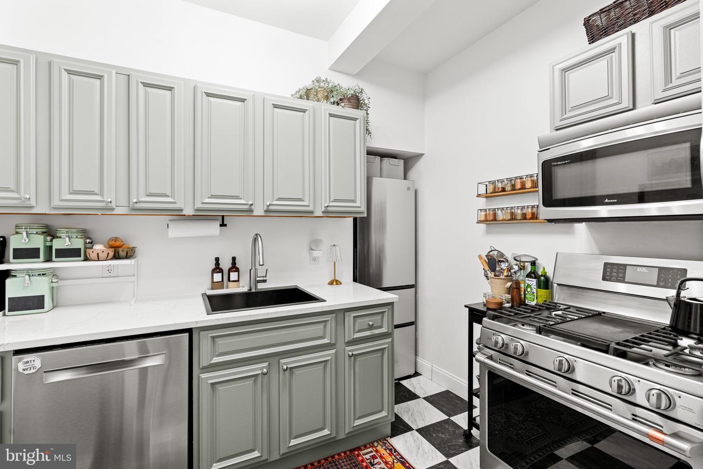 1525 N Front St #506