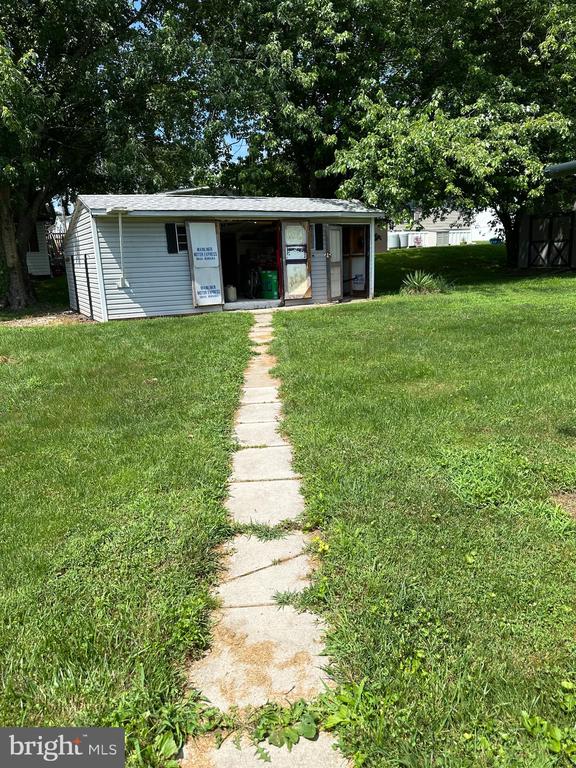 7 Siding Ln