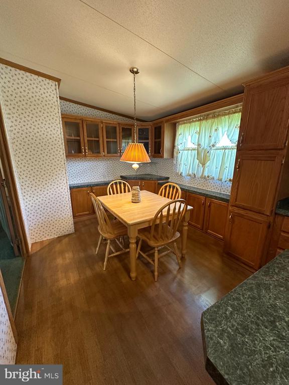 7 Siding Ln