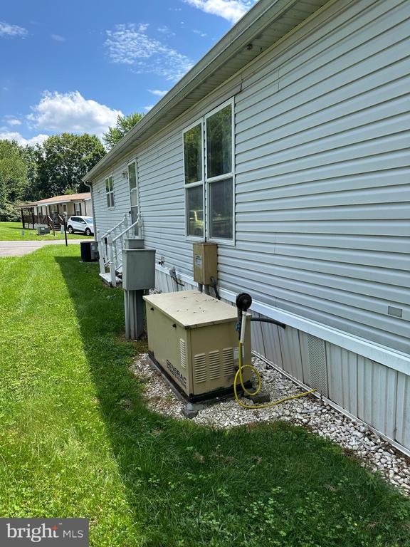 7 Siding Ln