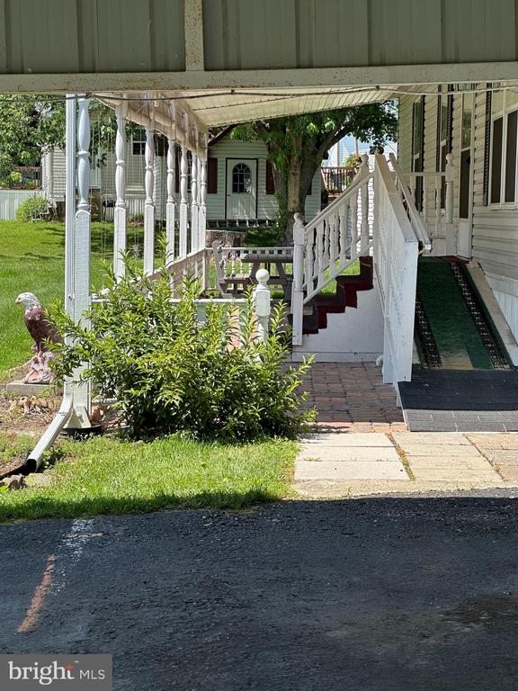 7 Siding Ln