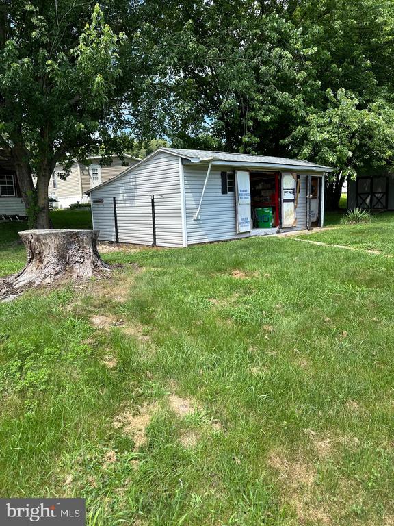 7 Siding Ln
