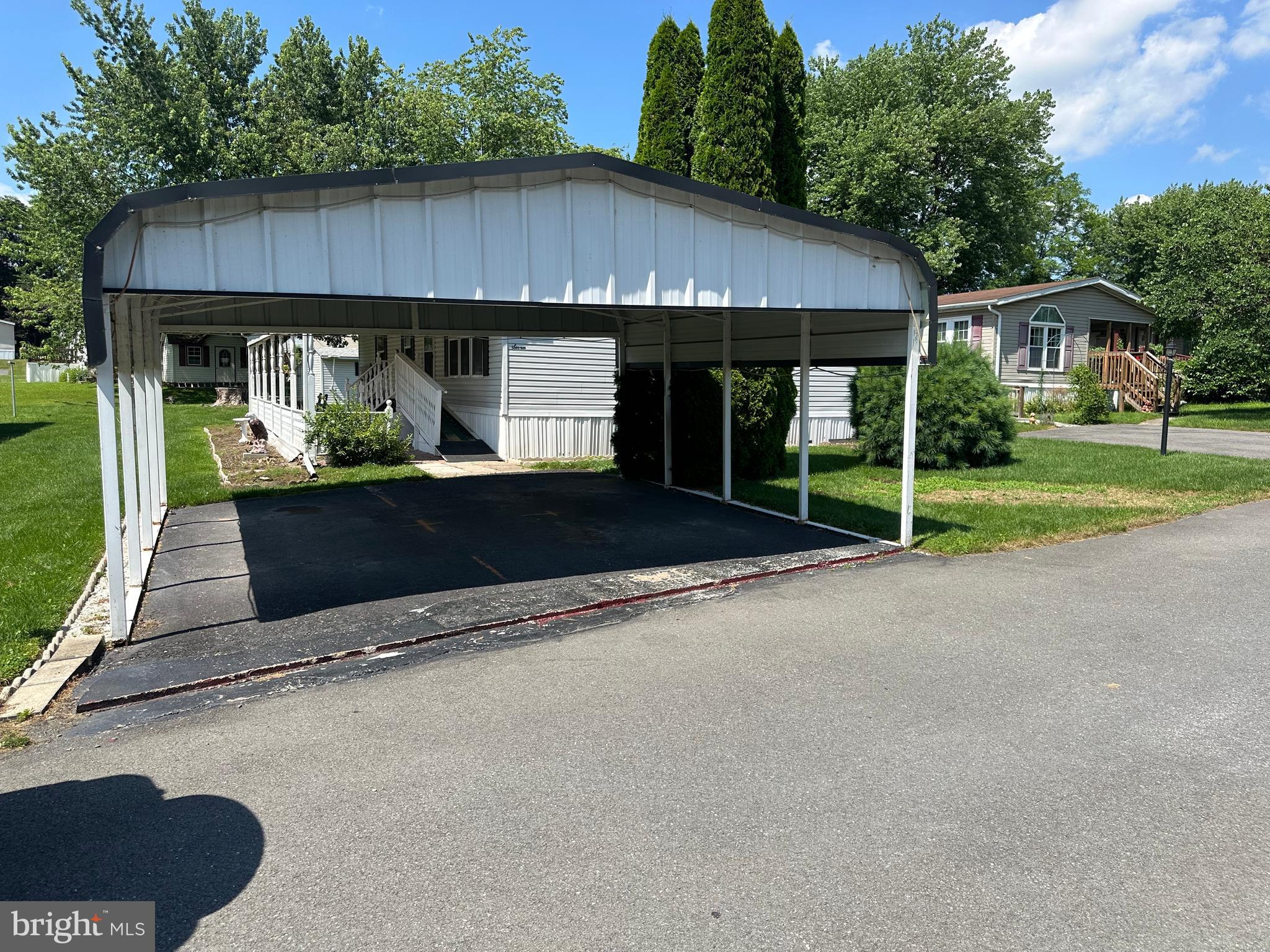 7 Siding Ln