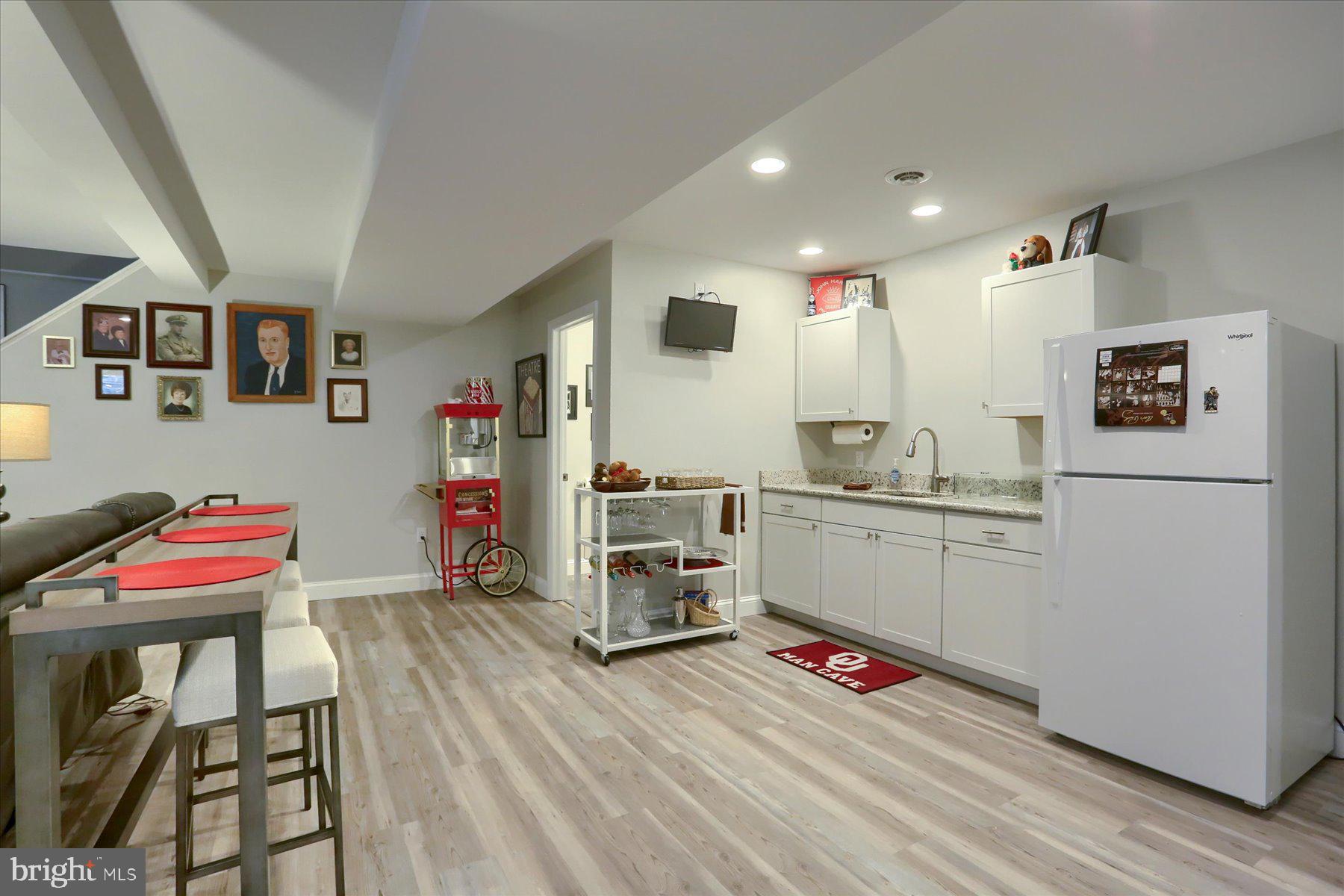 2450 E BAYBERRY DRIVE