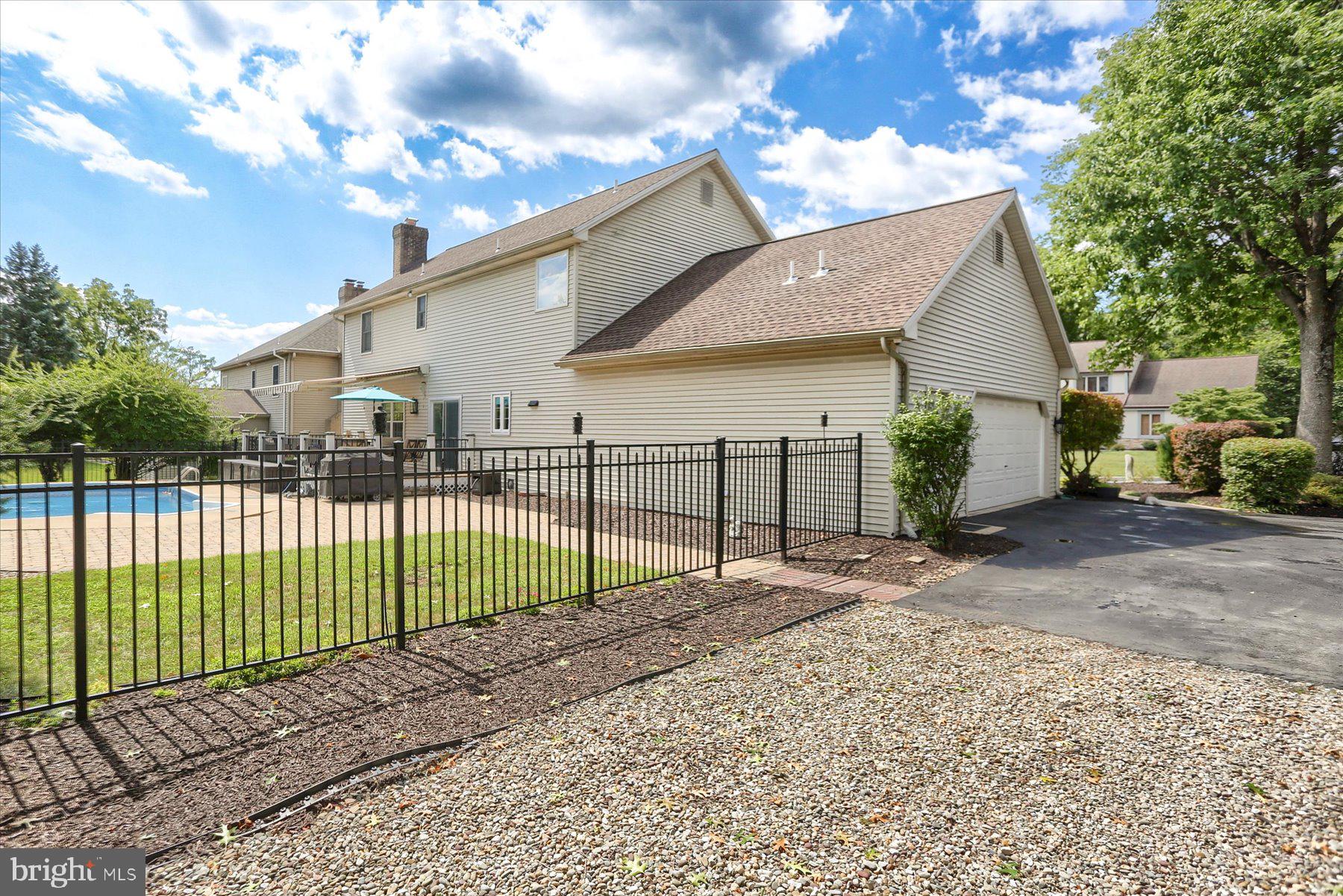 2450 E BAYBERRY DRIVE