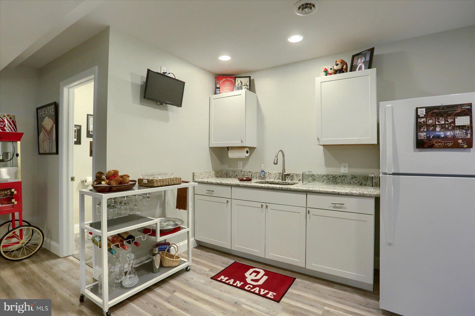 2450 E BAYBERRY DRIVE