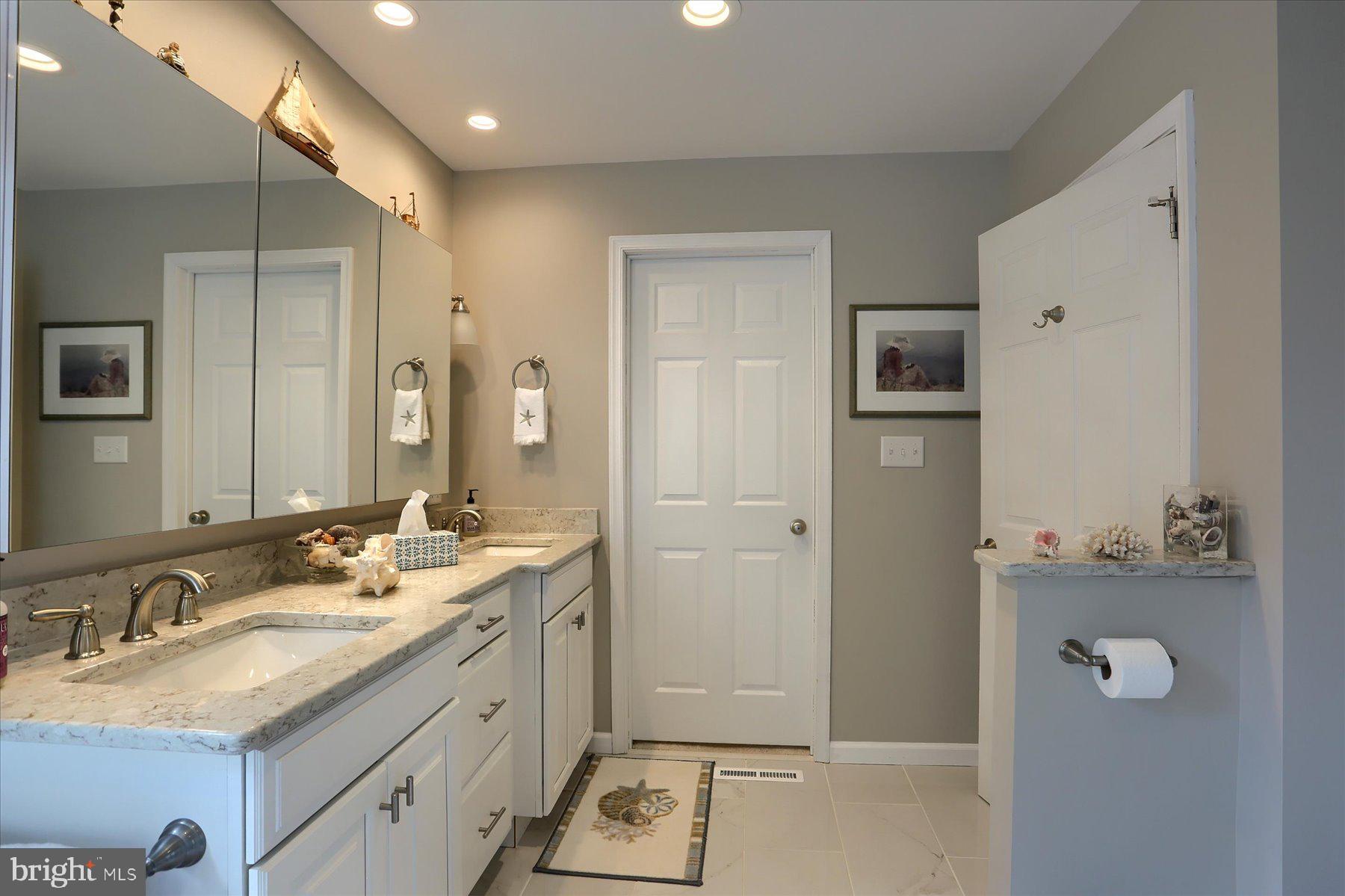 2450 E BAYBERRY DRIVE