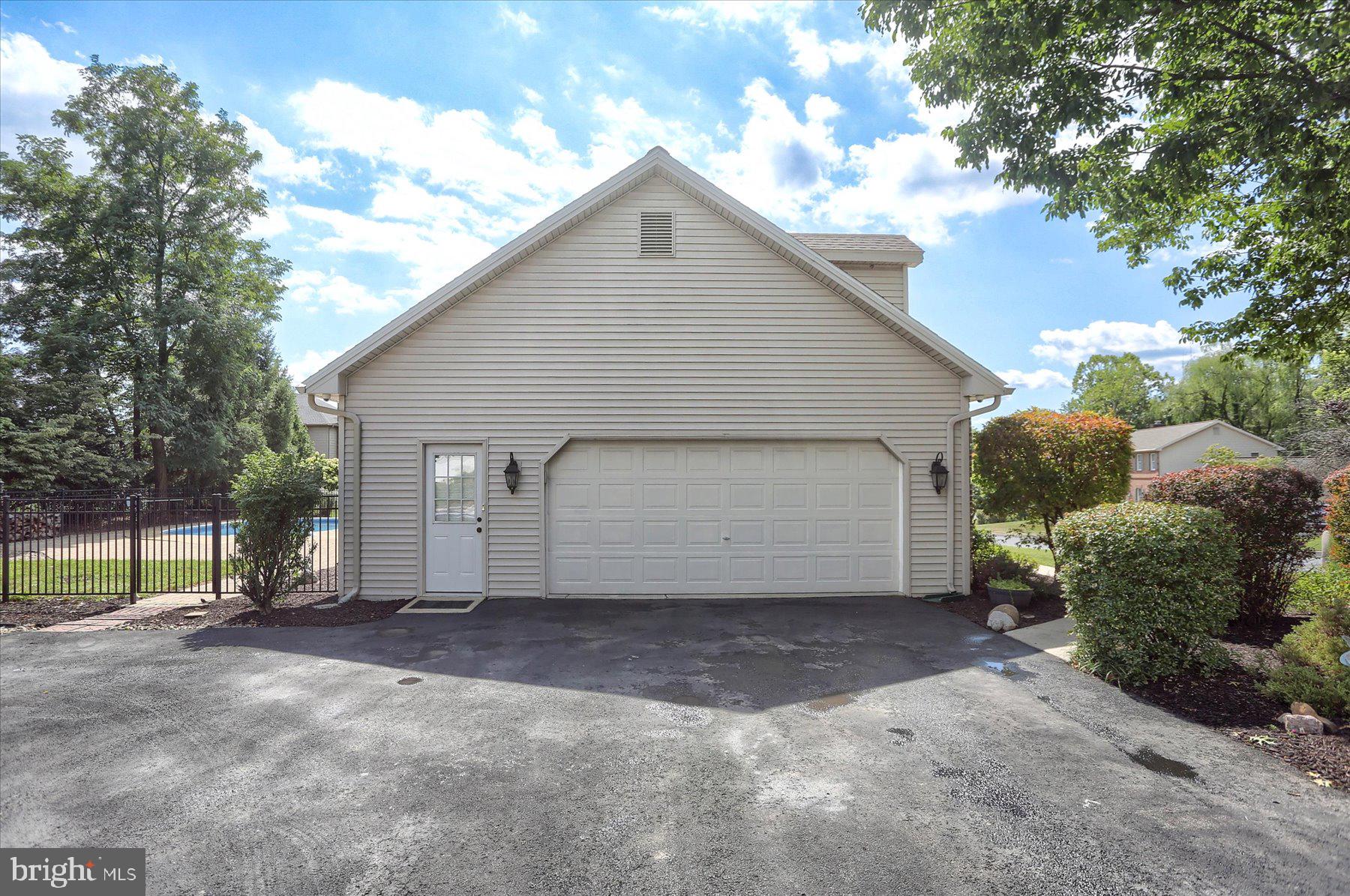 2450 E BAYBERRY DRIVE