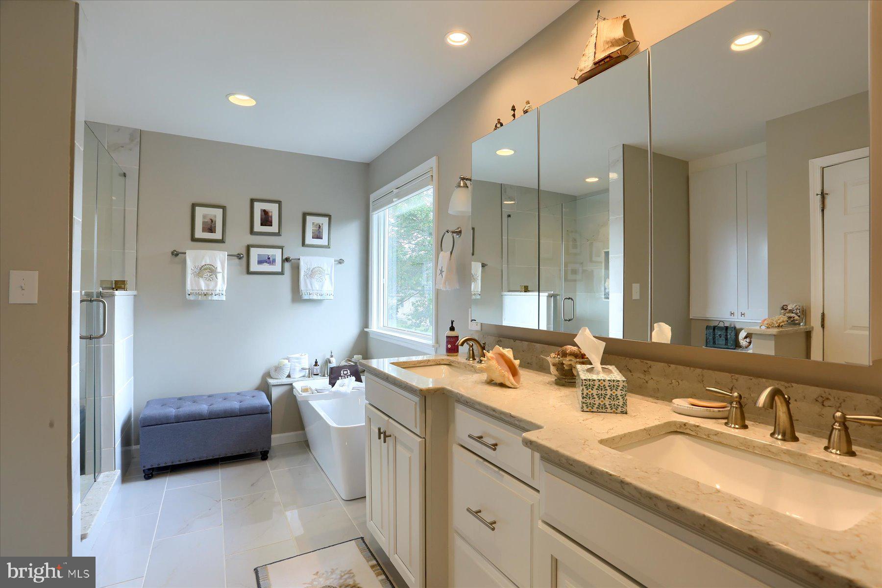 2450 E BAYBERRY DRIVE