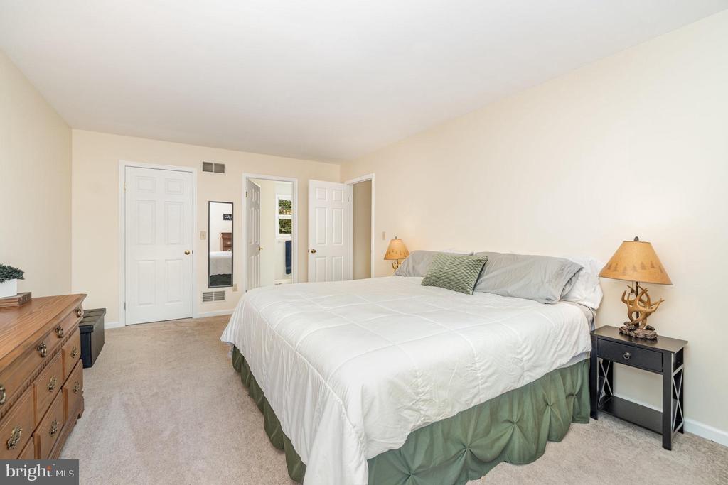 2512 BLARNEY DRIVE