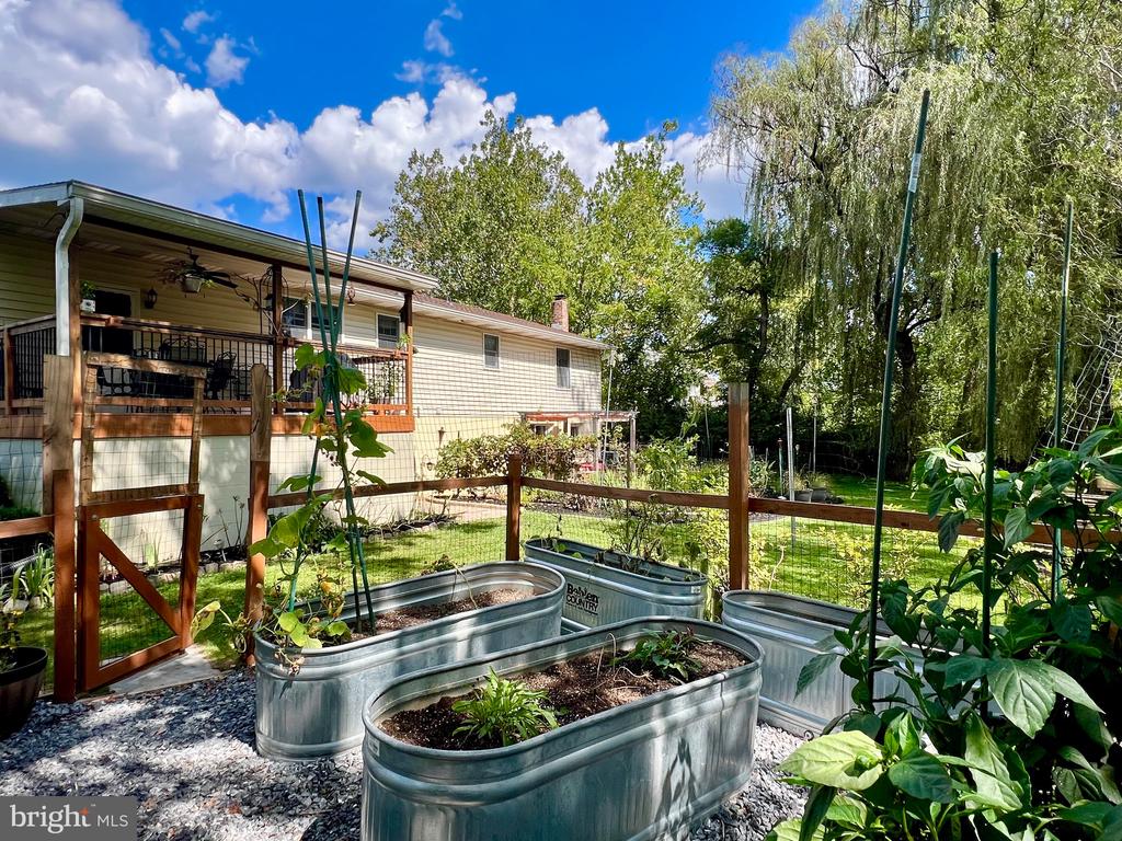 2740 BLUE HEN COURT