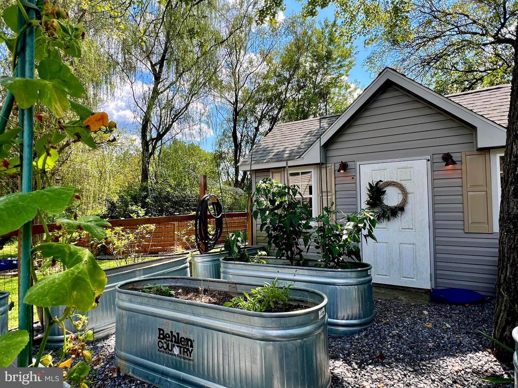 2740 BLUE HEN COURT