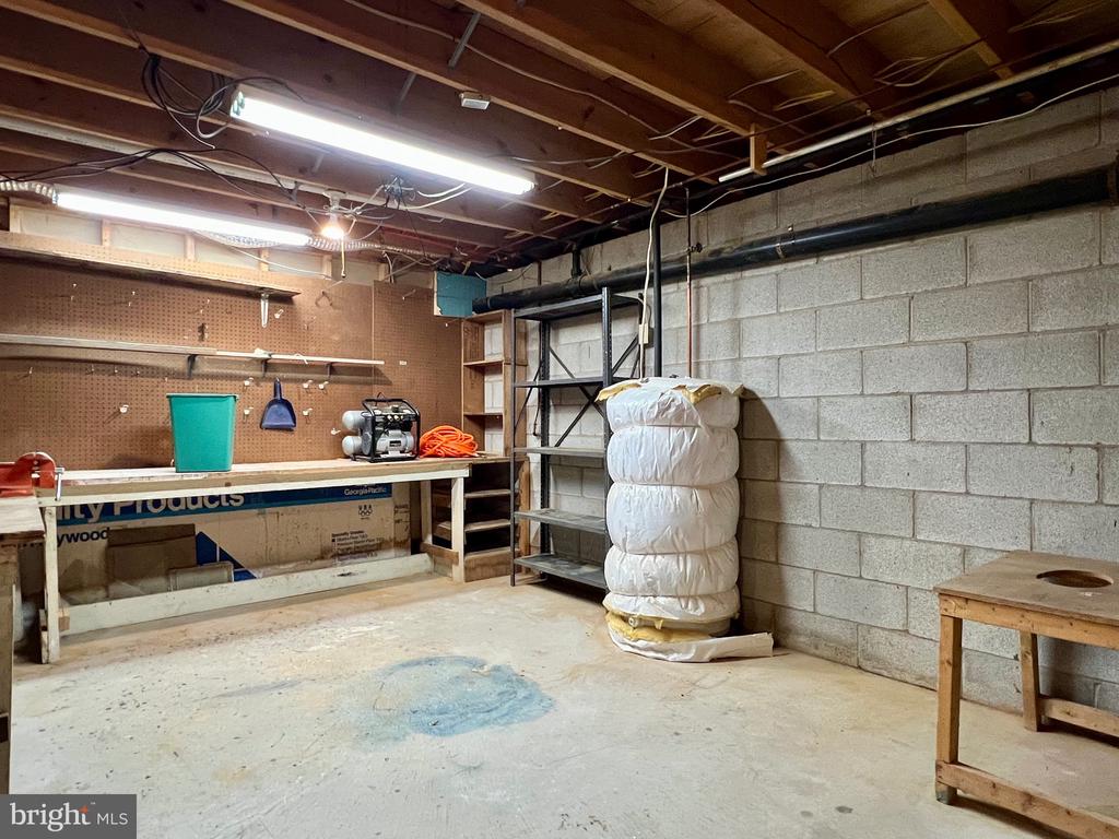 2740 BLUE HEN COURT