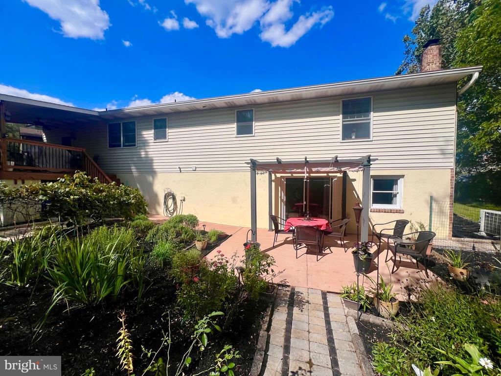 2740 BLUE HEN COURT