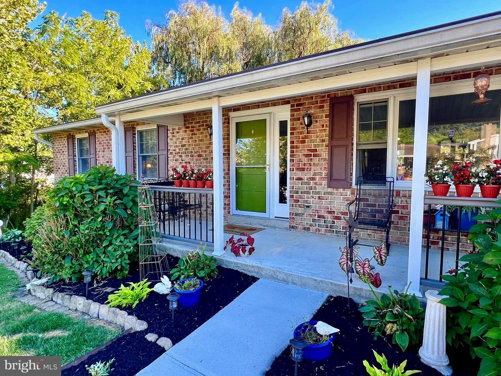 2740 BLUE HEN COURT