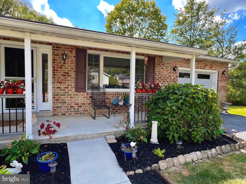 2740 BLUE HEN COURT