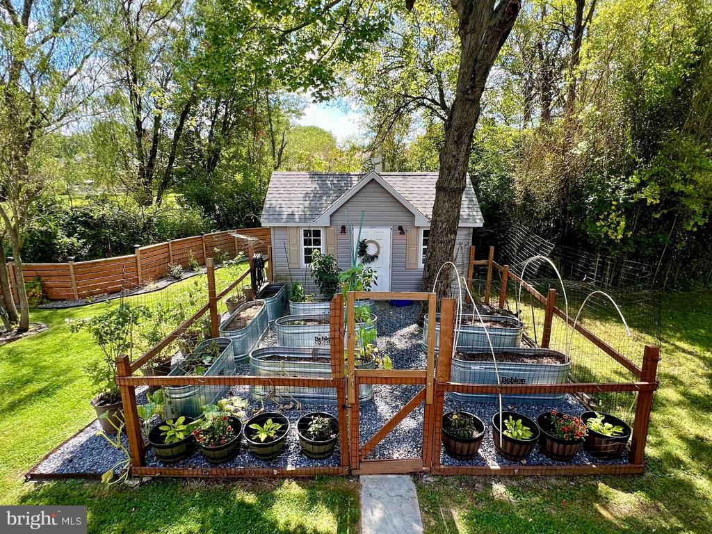2740 BLUE HEN COURT