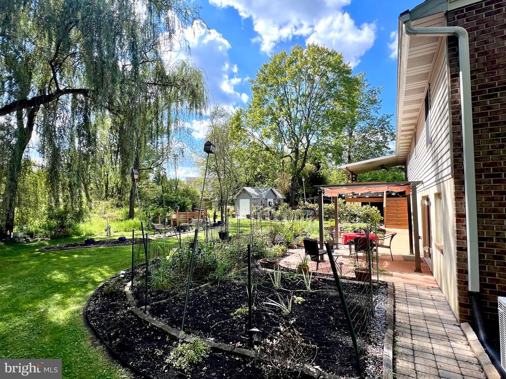 2740 BLUE HEN COURT