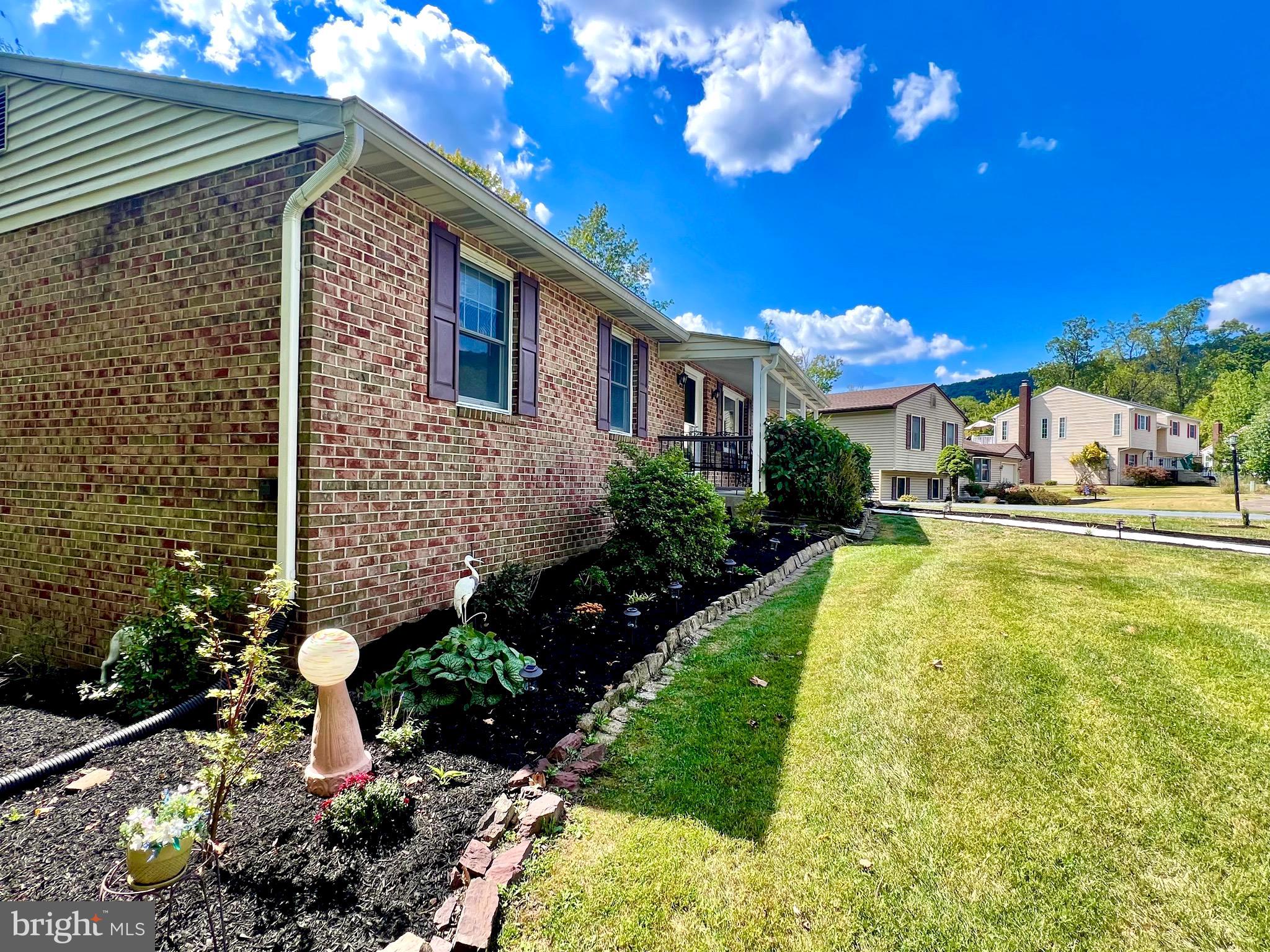 2740 BLUE HEN COURT