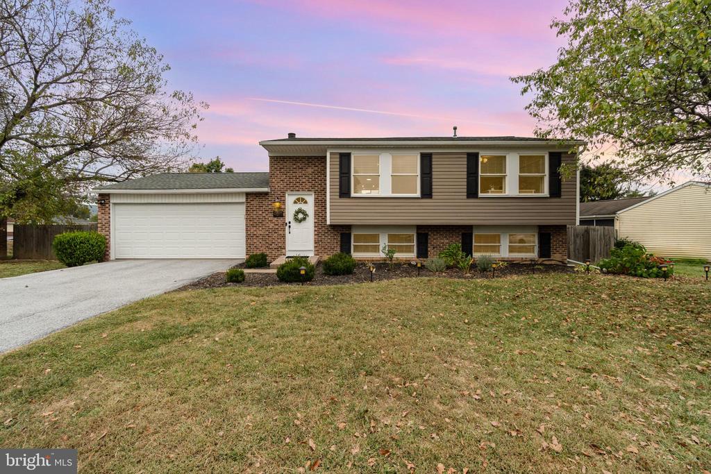 4317 BEAUFORT HUNT DRIVE