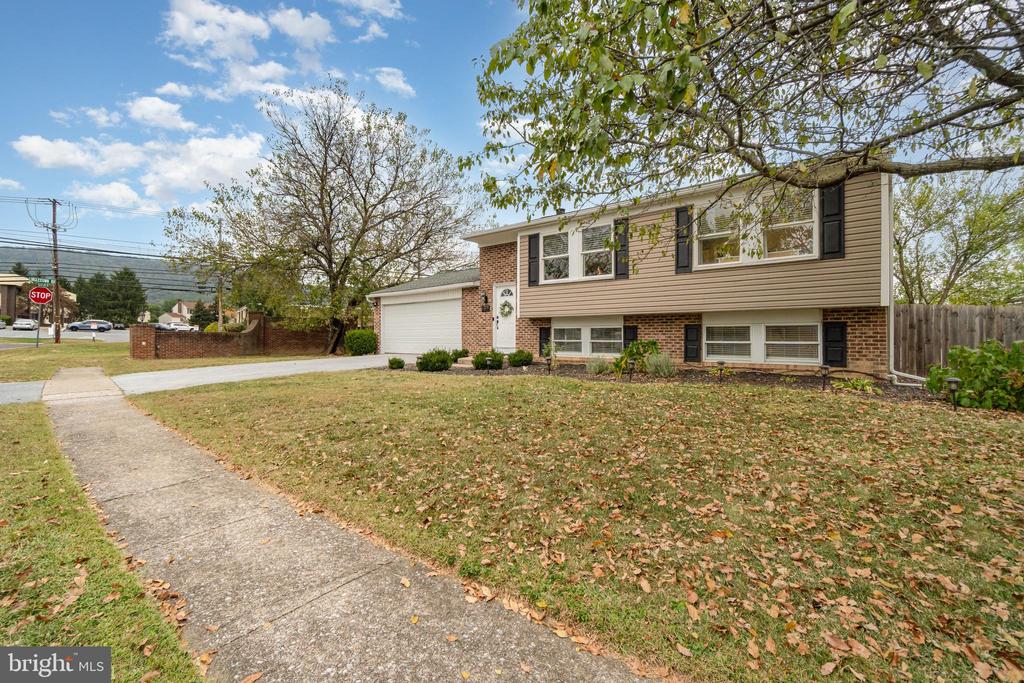 4317 BEAUFORT HUNT DRIVE