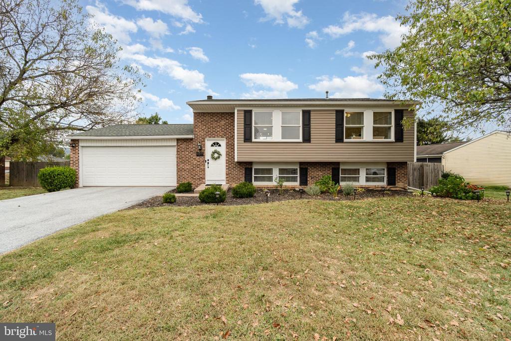 4317 BEAUFORT HUNT DRIVE