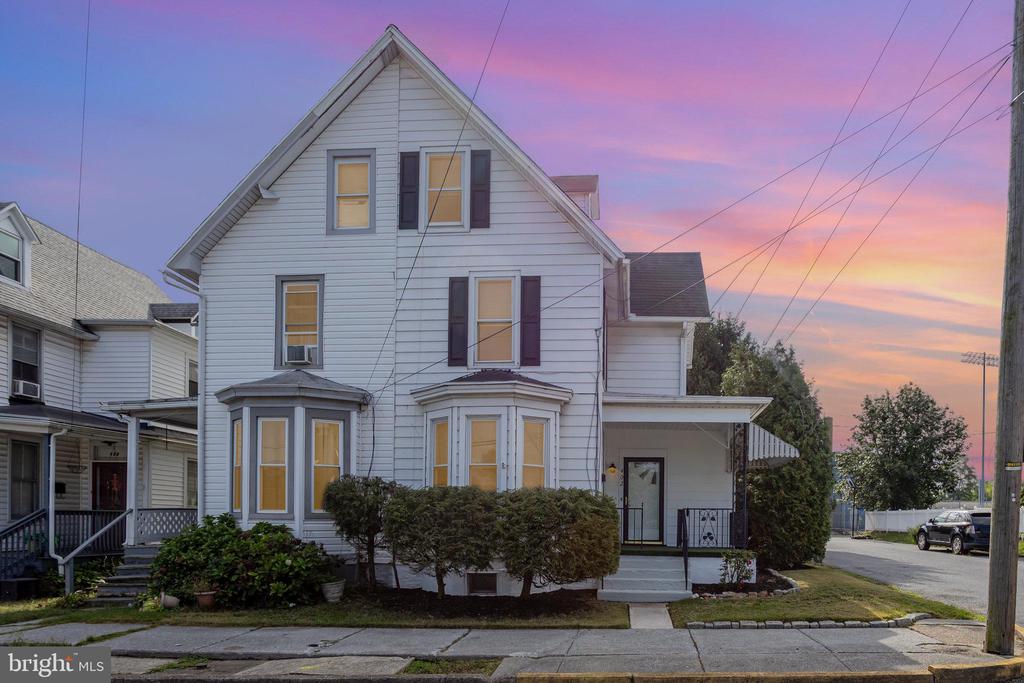 402 SPRUCE STREET
