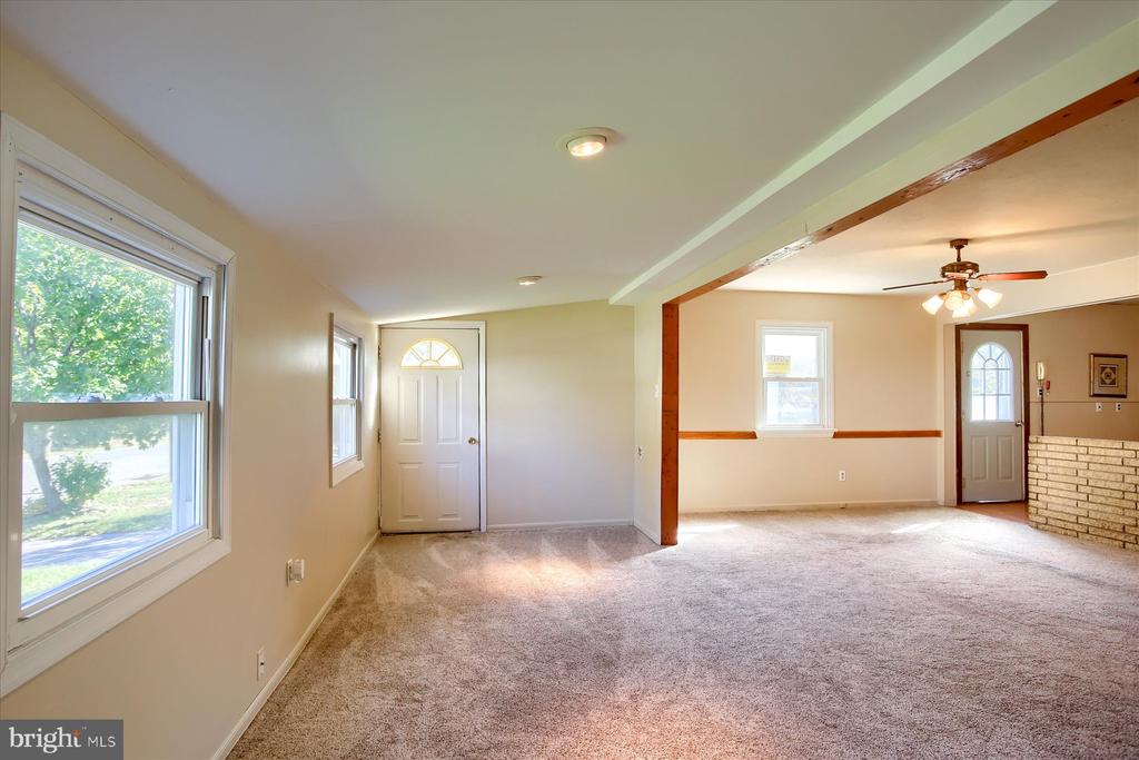 6123 NASSAU ROAD