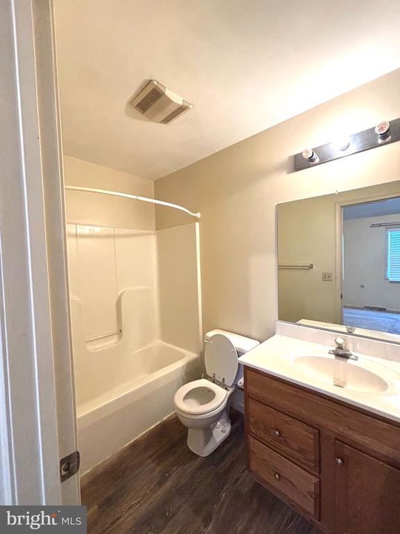 7225 CAPITAL DRIVE