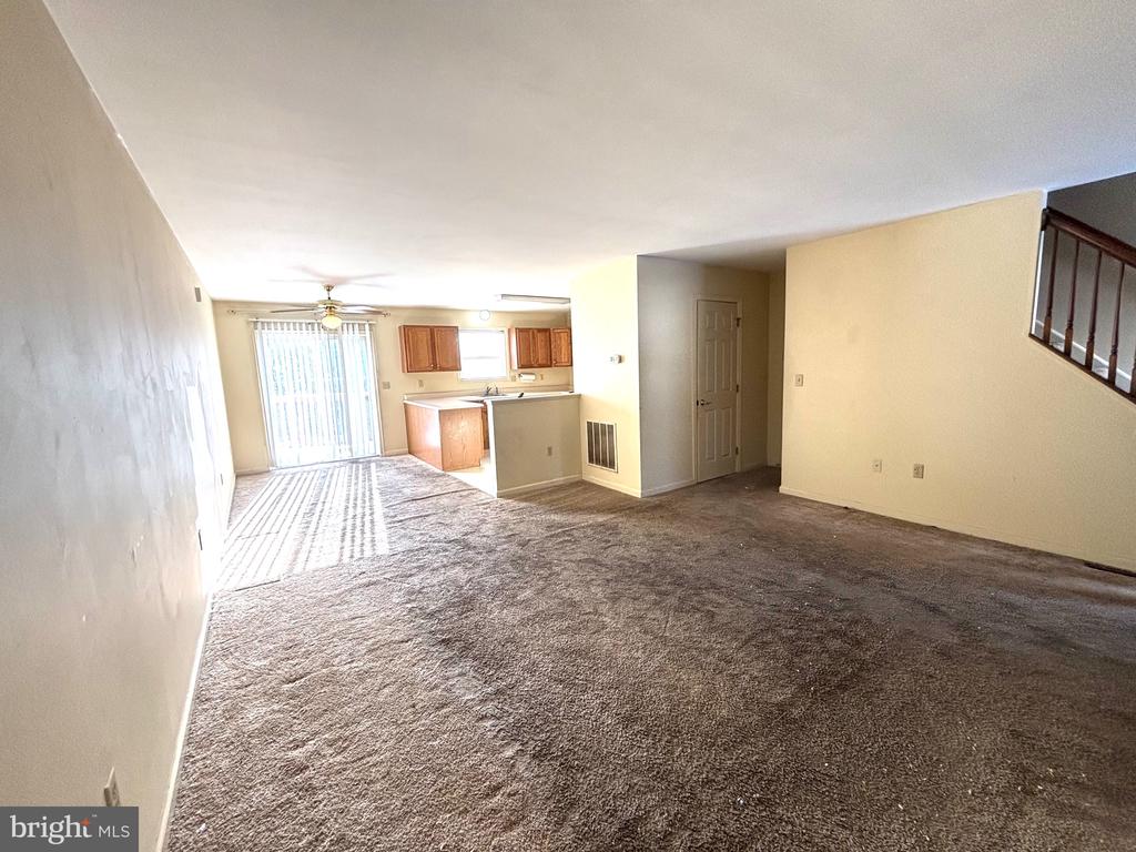 7225 CAPITAL DRIVE