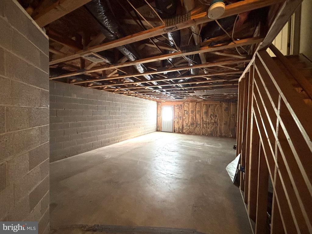 7225 CAPITAL DRIVE