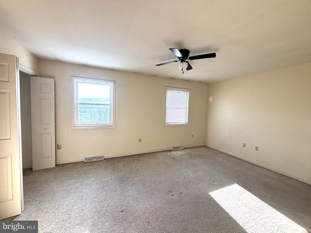 7225 CAPITAL DRIVE