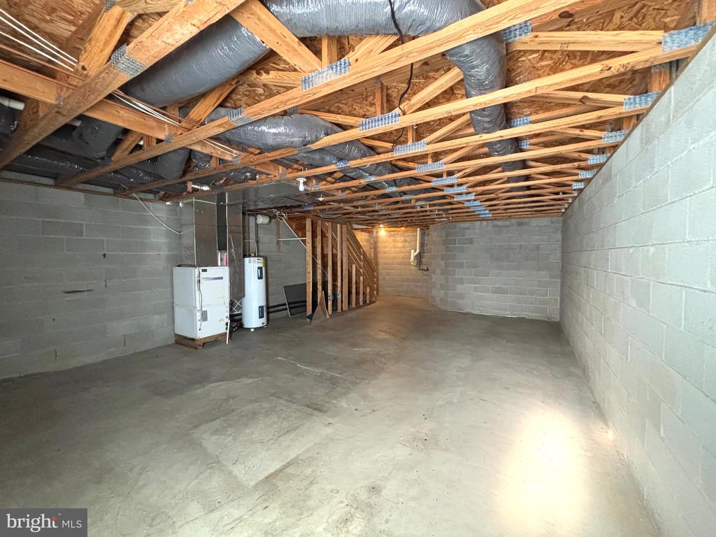 7225 CAPITAL DRIVE