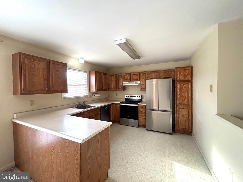 7225 CAPITAL DRIVE