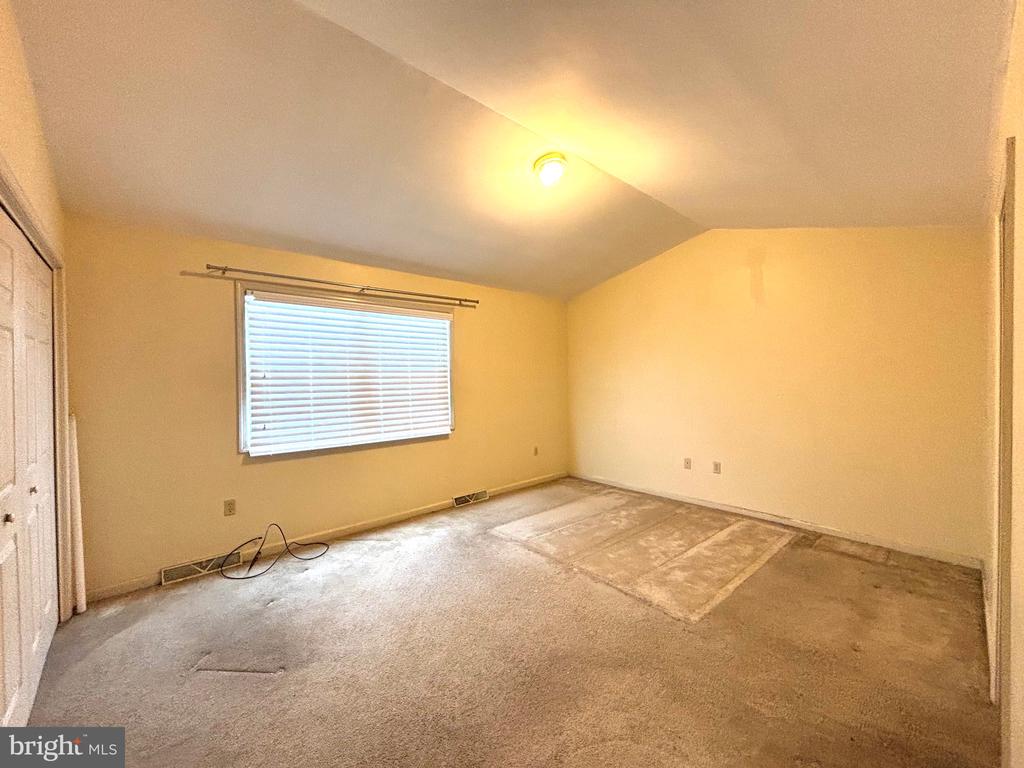 7225 CAPITAL DRIVE