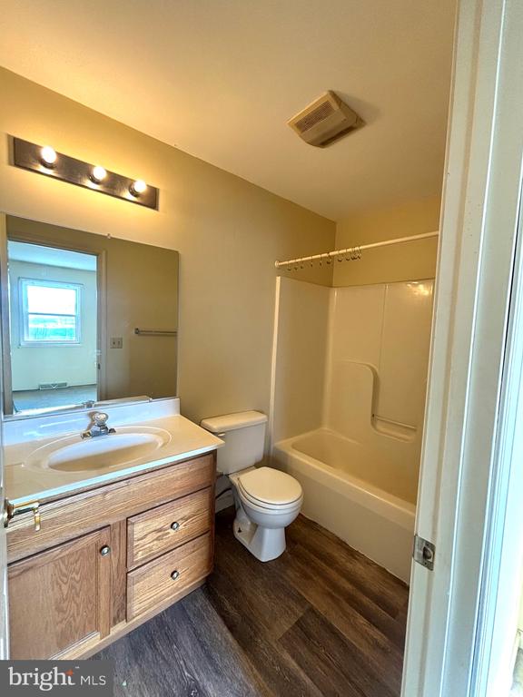 7225 CAPITAL DRIVE